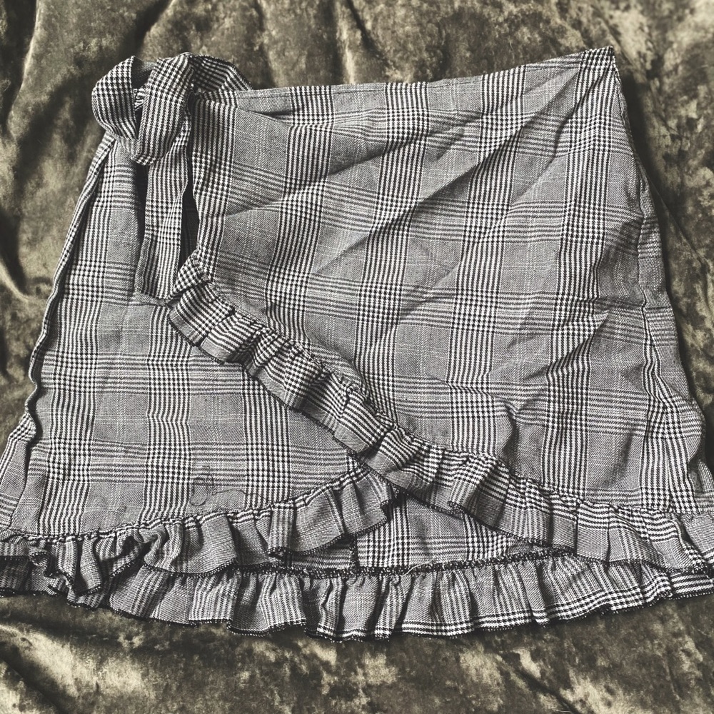 Hounds Tooth Lettuce Trim Wrap Skirt